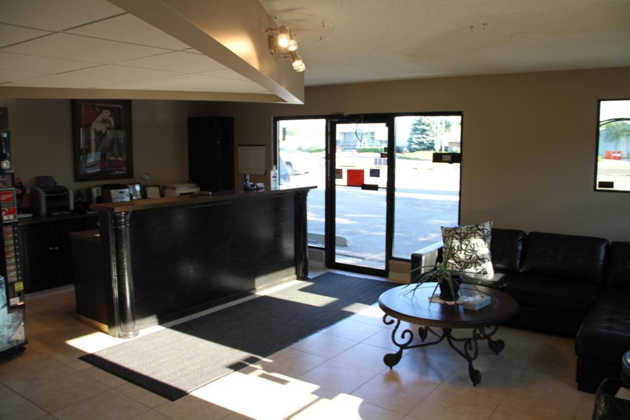 Cedar Inn Lloydminster Exterior photo