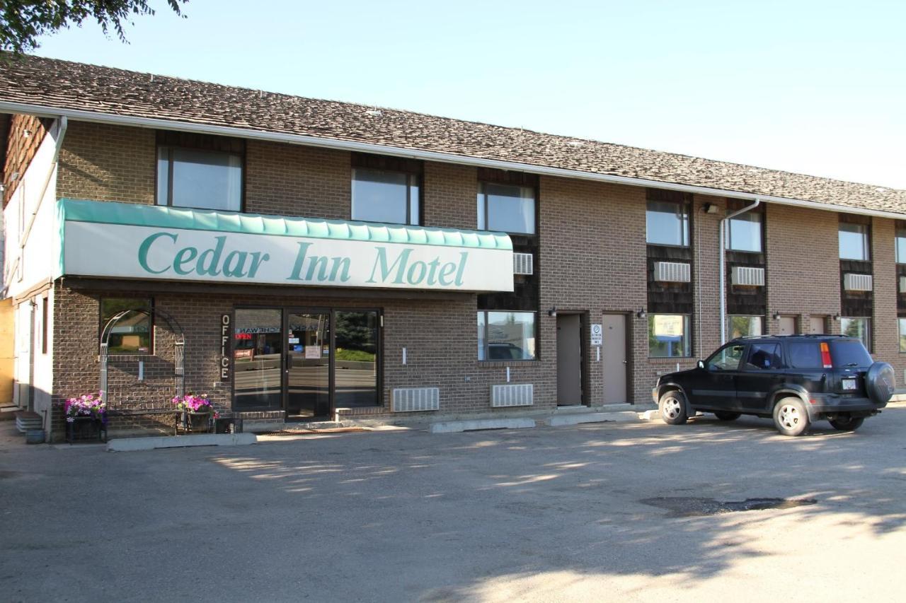 Cedar Inn Lloydminster Exterior photo
